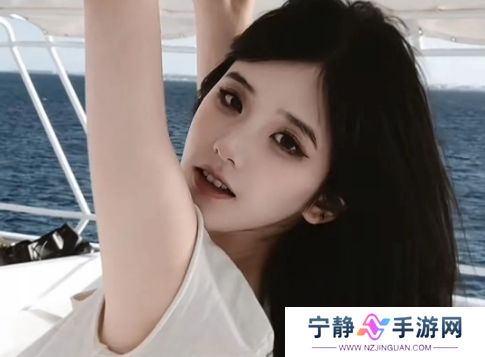 井川里予回归!一改往日形象,校服装美出天际,网友:青春回来了!