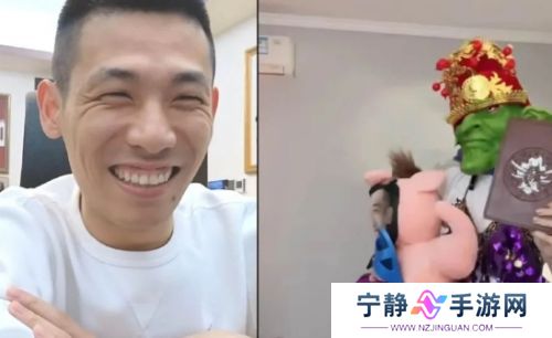 旭旭宝宝连麦搞怪女主播,现场装扮哥布林玩梗,头套一摘网友不淡定了