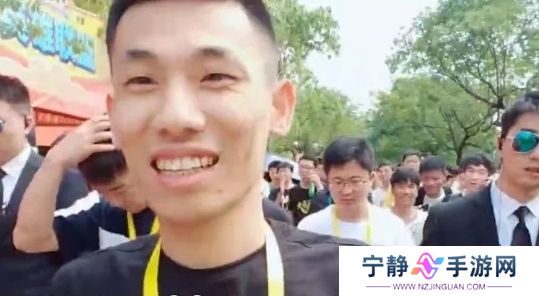 旭旭宝宝计划送粉丝车，水友见面预计送1000万礼物，包括奔驰S400