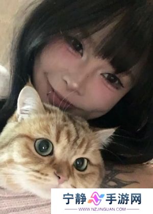 美女网红自曝躺一天就能赚钱,日收金额引热议,网友:一点不羡慕