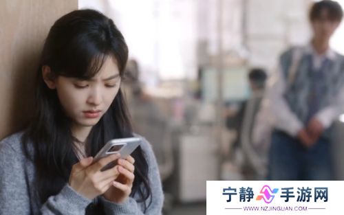 《难哄》温以凡假装梦游，再次抱住了桑延，两人这才知晓对方心意