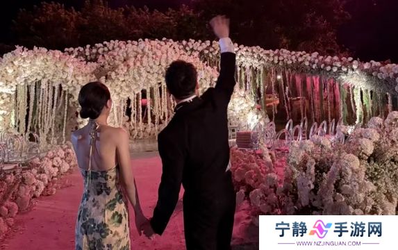 Uzi给老婆补办豪华婚礼，减肥后穿衣更加帅气，网友：真羡慕了