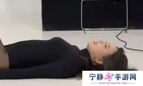 骆歆晒肯豆风照片，灰色滤镜更显魅力，称恋爱想被人宠，网友：想得美