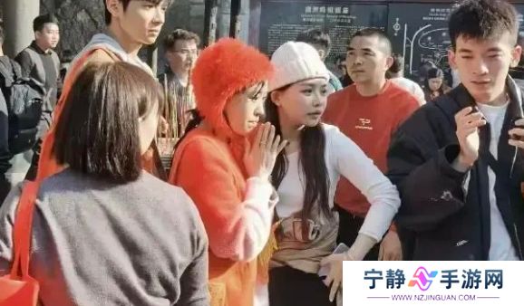 小杨哥徒弟小黄被曝赔不起天价违约金,吃药被抢救,本人回应来了