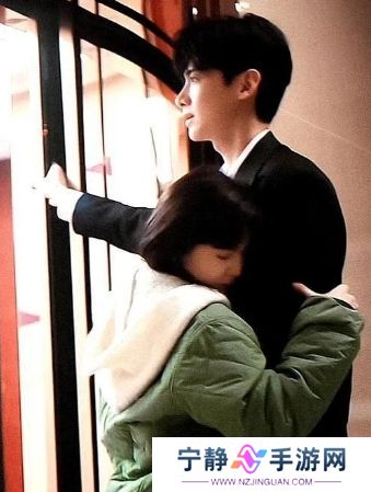 《难哄》桑延好身材藏不住,八块腹肌太吸睛,难怪温以凡能两情相悦