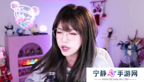 周淑怡直播找人玩游戏，想了半天只有骆歆一个，网友：人际圈这么小吗