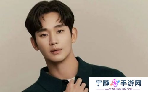 金秀贤与金赛纶过往照片曝光，曾发短信求助，称让其能救救她