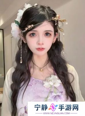 狗头萝莉举办免费送饼活动，吸引大量人来围观，称金主看到后超开心