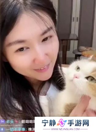 古早LOL女主播罕见开播，原以为会受网友欢迎，不料却被嫌弃年纪大