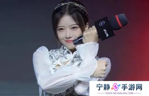 骆歆直播透露自己资产，直言和“Miss姐”差距太大，网友：难怪哭穷