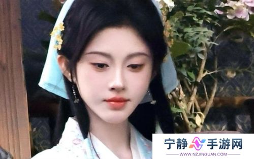 鞠婧祎又变脸，新剧照路人图曝光，锥子鼻尖下巴，网友：太夸张了