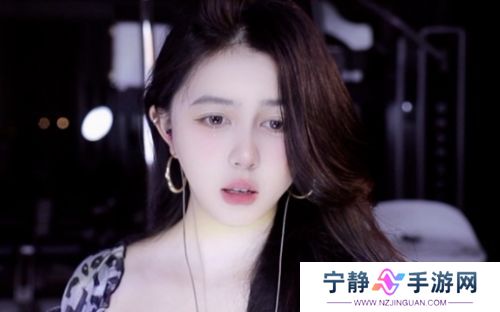 女主播遭榜一大哥提无理要求，当场拒绝后泪崩，称自己是有底线的